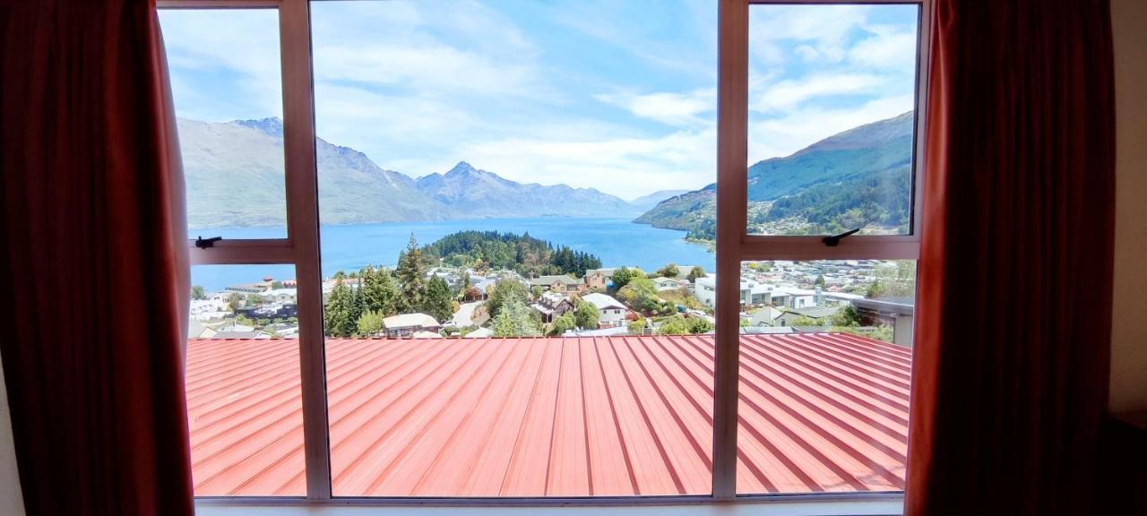 Spacious Home With Awesome Lake Views ควีนส์ทาวน์ ภายนอก รูปภาพ